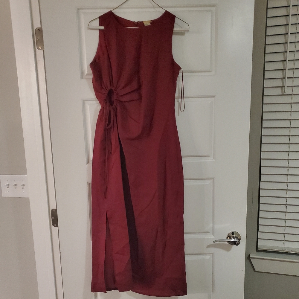 Brand NEW! Elegant Burgundy Sleeveless Dress